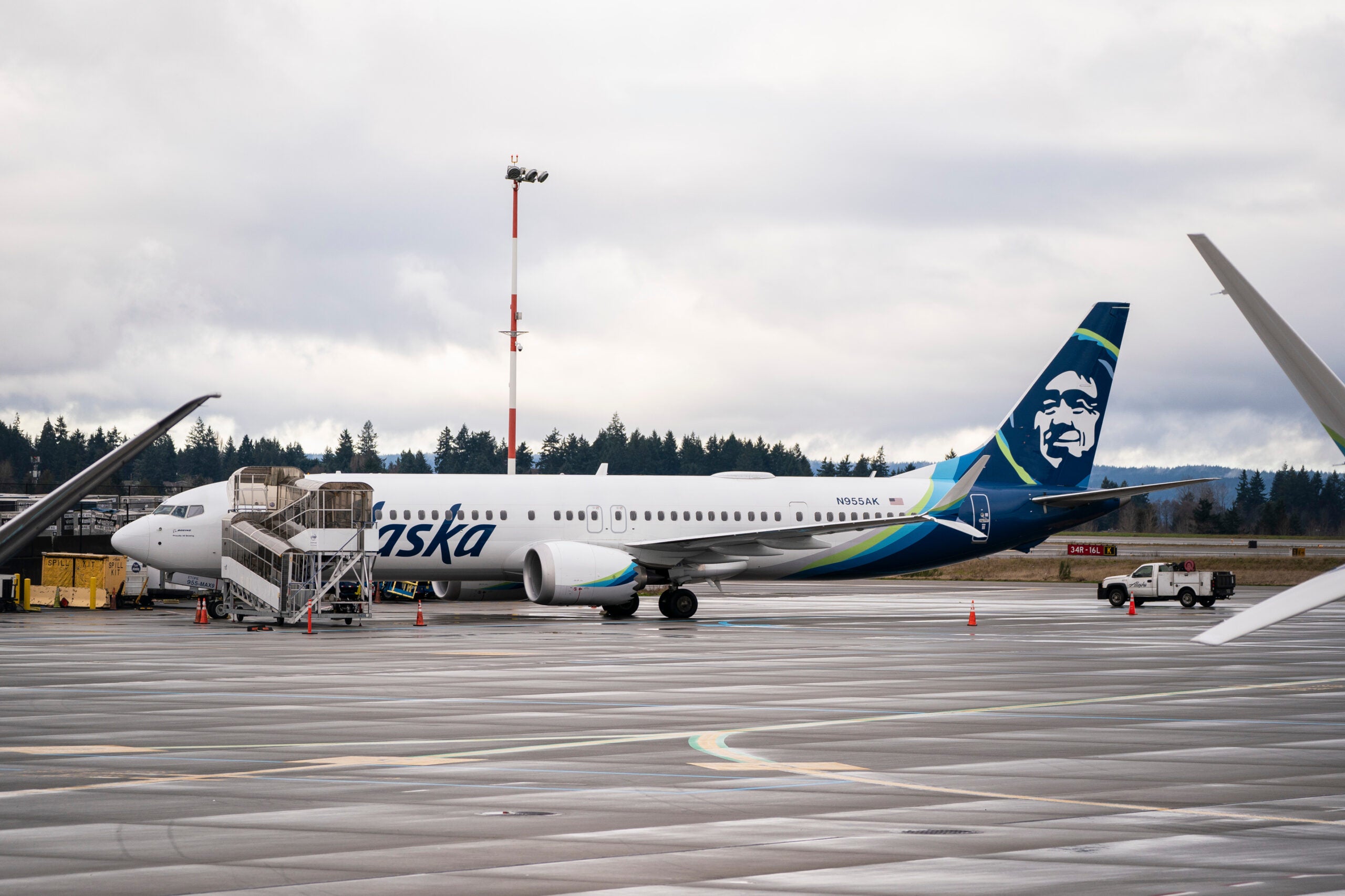 Cancellations mount after Alaska 737 MAX 9 emergency